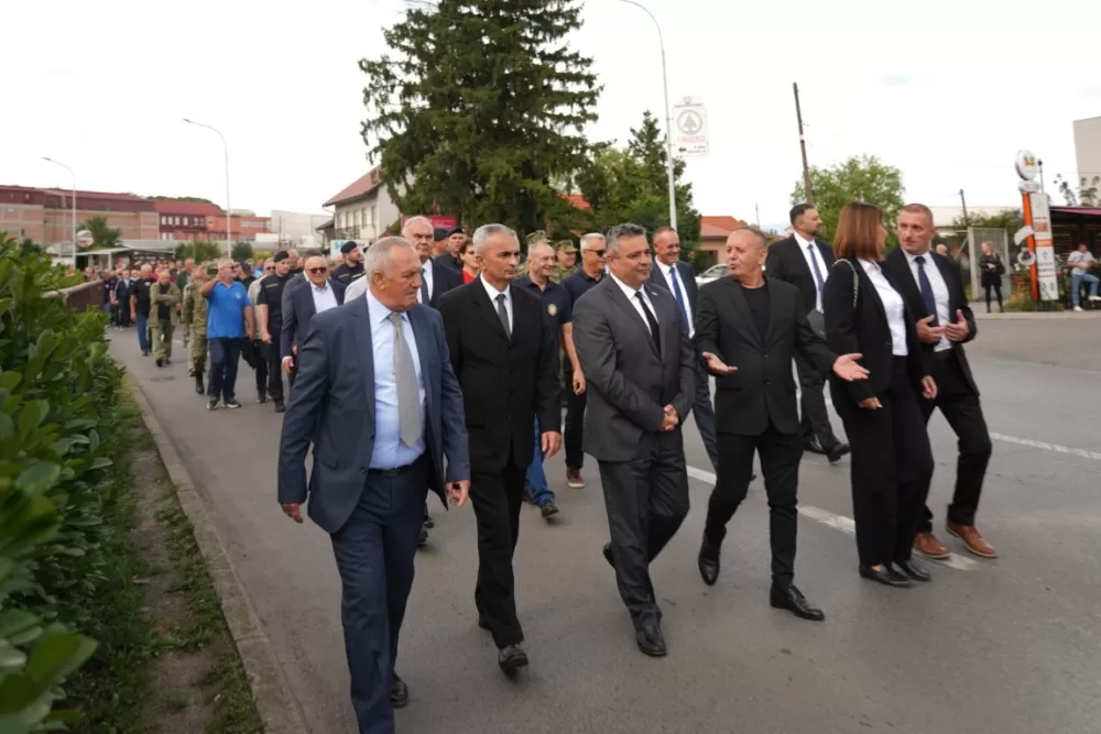 (FOTOGALERIJA) Prigodan program uz mimohod ulicama grada povodom Dana branitelja Požeško-slavonske županije