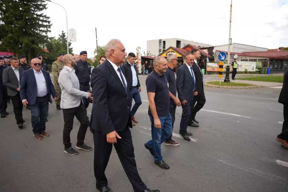 (FOTOGALERIJA) Prigodan program uz mimohod ulicama grada povodom Dana branitelja Požeško-slavonske županije