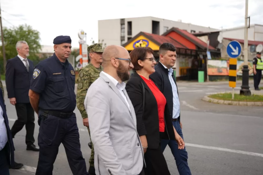 (FOTOGALERIJA) Prigodan program uz mimohod ulicama grada povodom Dana branitelja Požeško-slavonske županije