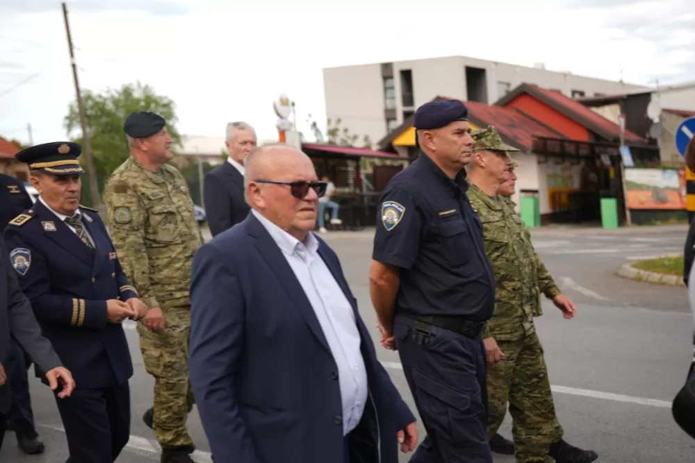 (FOTOGALERIJA) Prigodan program uz mimohod ulicama grada povodom Dana branitelja Požeško-slavonske županije