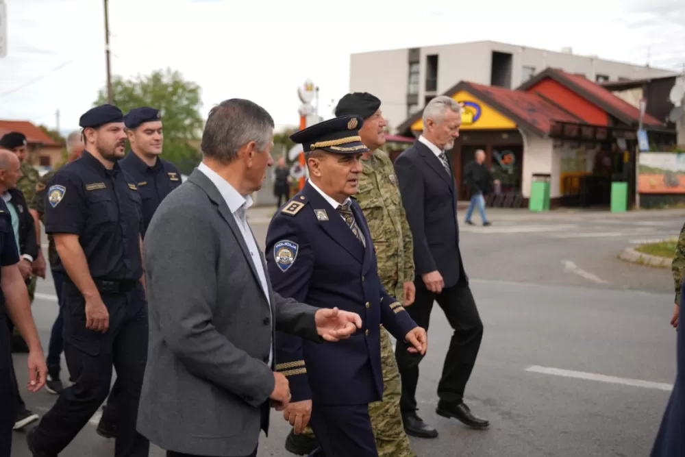 (FOTOGALERIJA) Prigodan program uz mimohod ulicama grada povodom Dana branitelja Požeško-slavonske županije