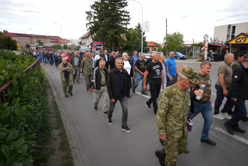 (FOTOGALERIJA) Prigodan program uz mimohod ulicama grada povodom Dana branitelja Požeško-slavonske županije