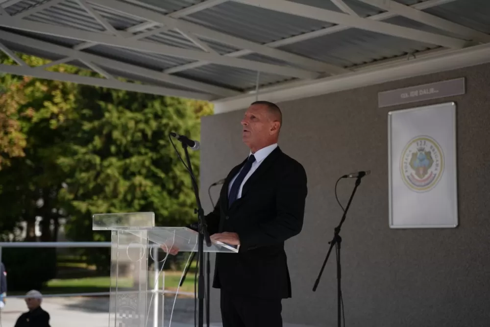 (FOTOGALERIJA) Prigodan program uz mimohod ulicama grada povodom Dana branitelja Požeško-slavonske županije