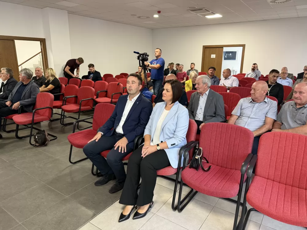 Održana tribina o inflaciji, plaćama i socijalnom dijalogu u Slavonskom Brodu