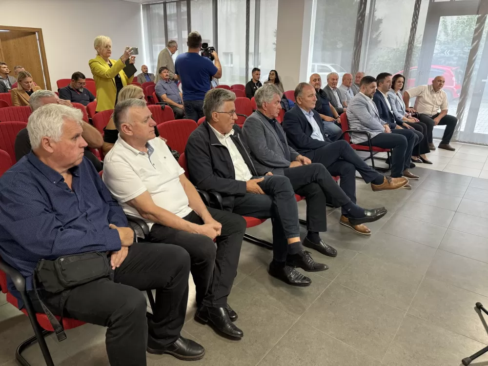 Održana tribina o inflaciji, plaćama i socijalnom dijalogu u Slavonskom Brodu