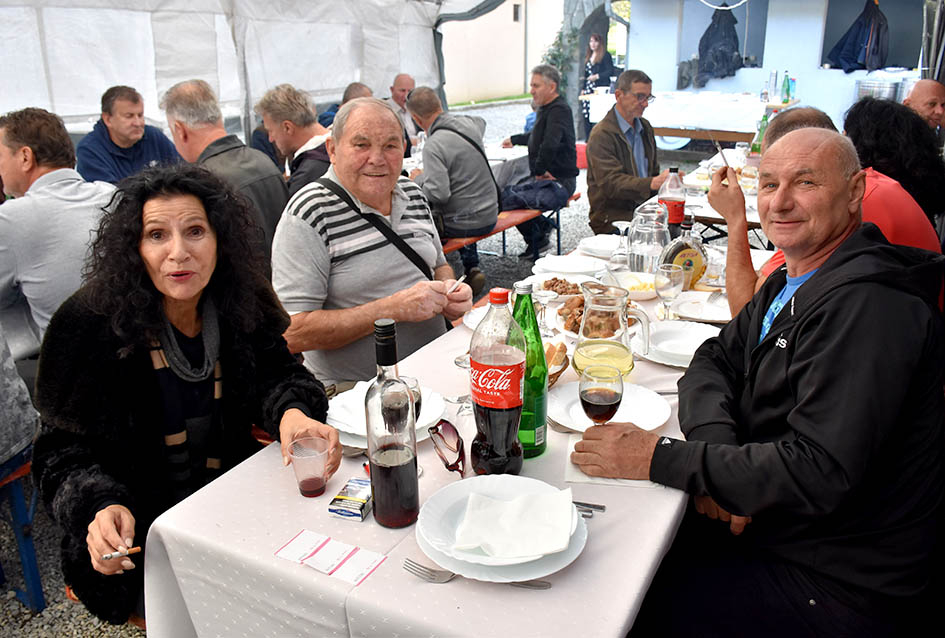 ODRŽANO TRADICIONALNO MARTINJE KOD OBITELJI TANDARA U KUTJEVU: Ovogodišnji kum Ivica Kovačević, poduzetnik iz Usore