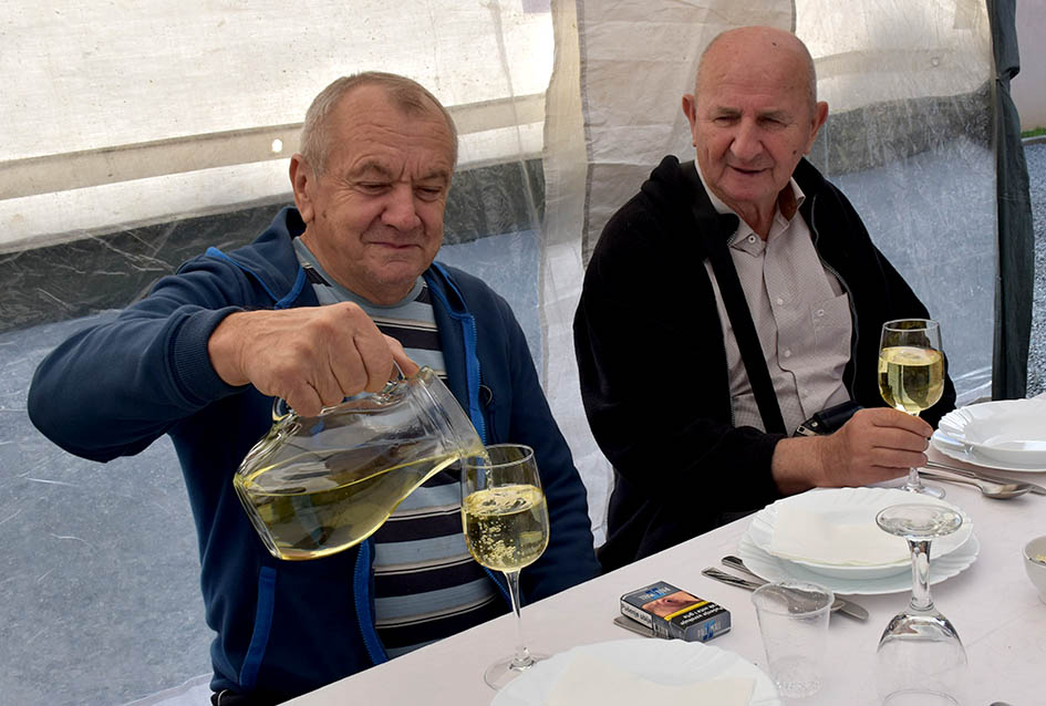 ODRŽANO TRADICIONALNO MARTINJE KOD OBITELJI TANDARA U KUTJEVU: Ovogodišnji kum Ivica Kovačević, poduzetnik iz Usore