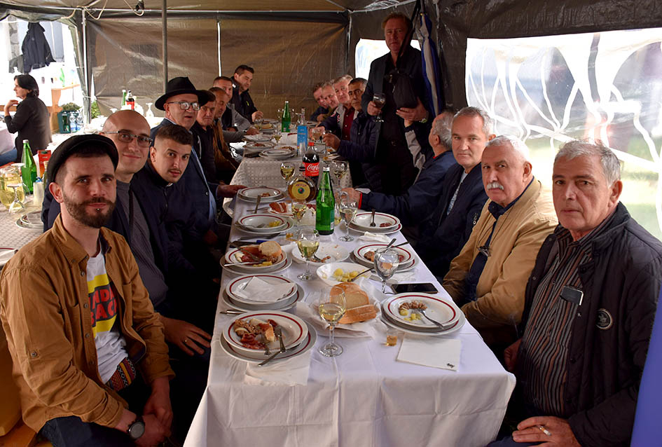 ODRŽANO TRADICIONALNO MARTINJE KOD OBITELJI TANDARA U KUTJEVU: Ovogodišnji kum Ivica Kovačević, poduzetnik iz Usore