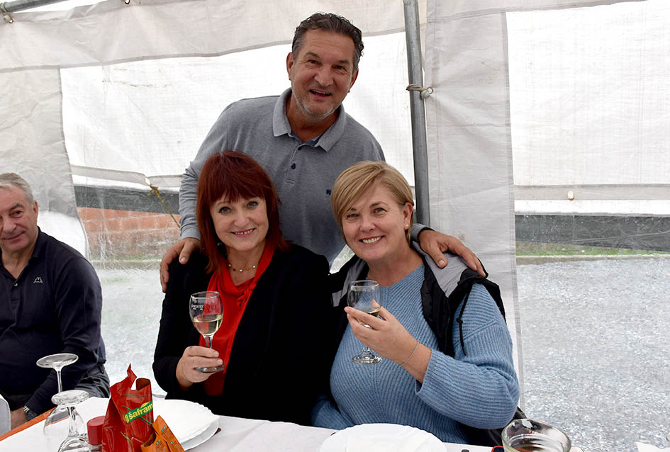 ODRŽANO TRADICIONALNO MARTINJE KOD OBITELJI TANDARA U KUTJEVU: Ovogodišnji kum Ivica Kovačević, poduzetnik iz Usore