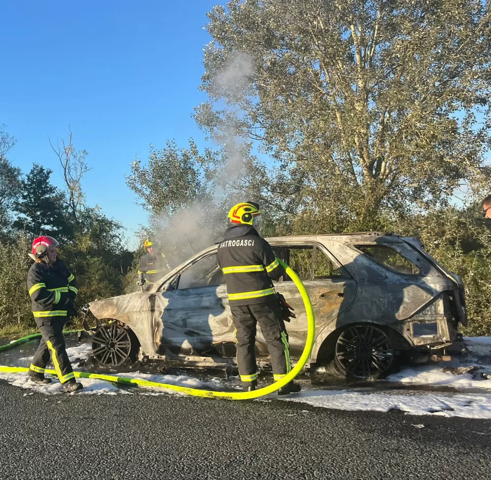 SB Online | Zapalilo se policijsko vozilo na autocesti kod Zadubravlja - u potpunosti je izgorjelo