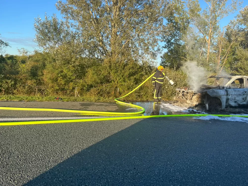 Zapalilo se policijsko vozilo na autocesti kod Zadubravlja - u potpunosti je izgorjelo
