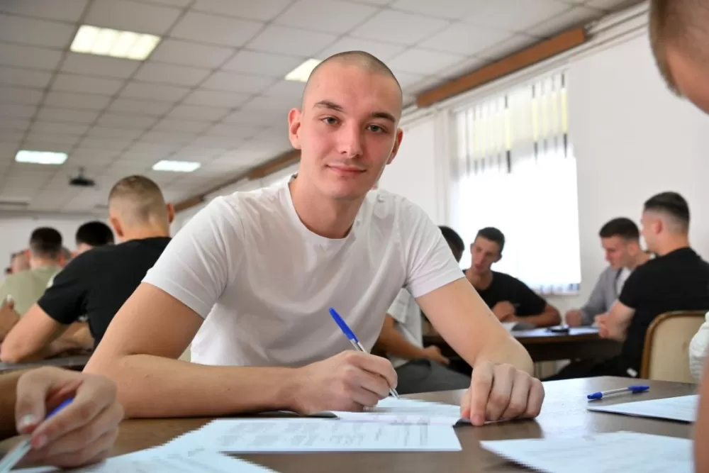 Novi naraštaj ročnika i ročnica stigao u Požegu na dragovoljno vojno osposobljavanje
