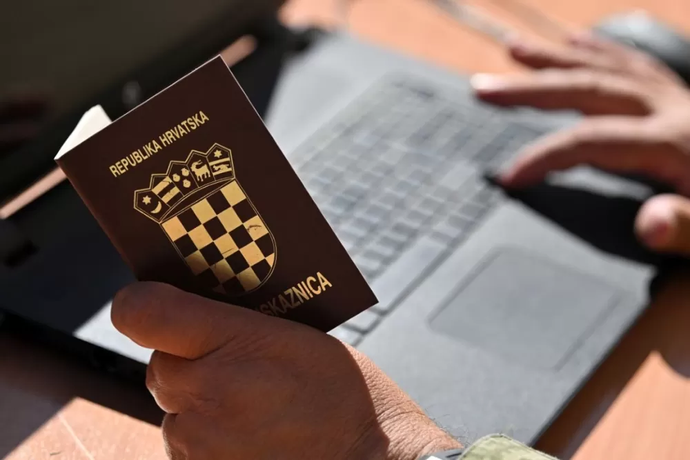 Novi naraštaj ročnika i ročnica stigao u Požegu na dragovoljno vojno osposobljavanje