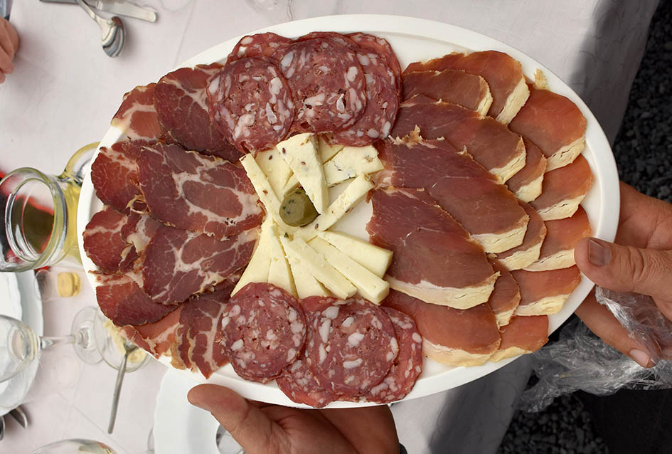 ODRŽANO TRADICIONALNO MARTINJE KOD OBITELJI TANDARA U KUTJEVU: Ovogodišnji kum Ivica Kovačević, poduzetnik iz Usore