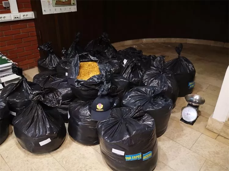 U Ljeskovici pronađen arsenal oružja i veća količina duhana kod  43-godišnjakinje i 63-godišnjaka