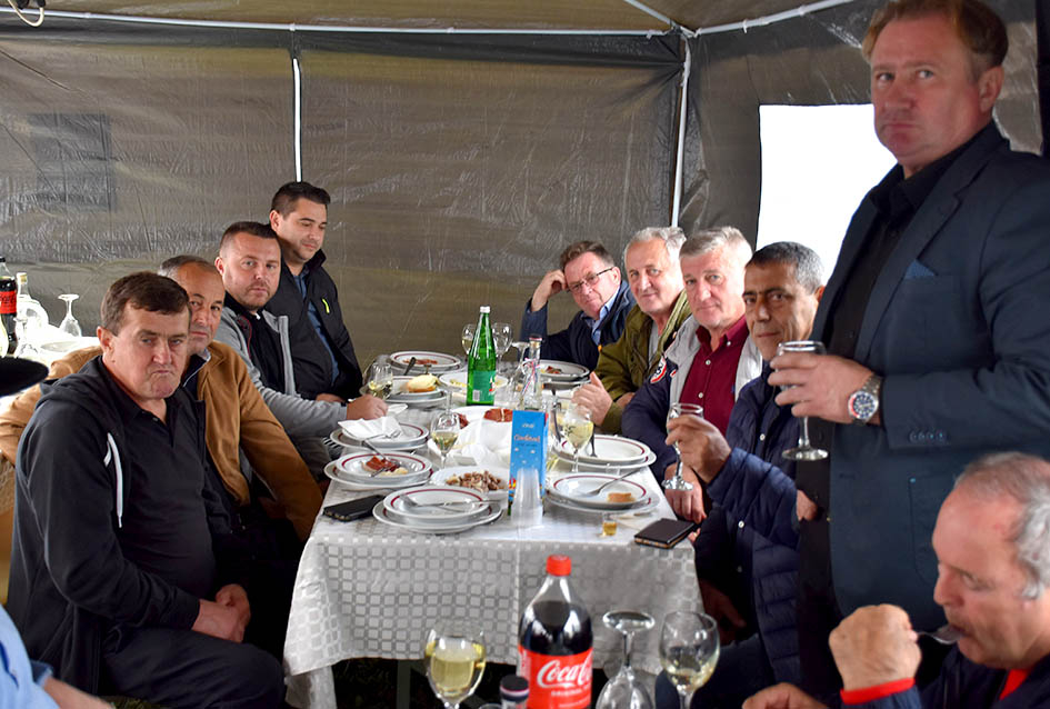 ODRŽANO TRADICIONALNO MARTINJE KOD OBITELJI TANDARA U KUTJEVU: Ovogodišnji kum Ivica Kovačević, poduzetnik iz Usore