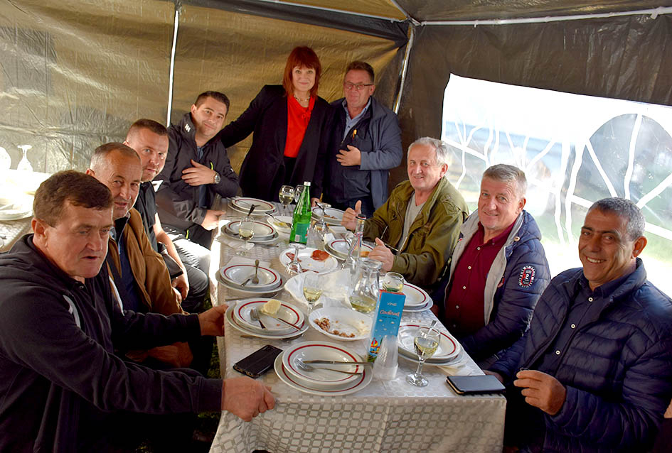 ODRŽANO TRADICIONALNO MARTINJE KOD OBITELJI TANDARA U KUTJEVU: Ovogodišnji kum Ivica Kovačević, poduzetnik iz Usore