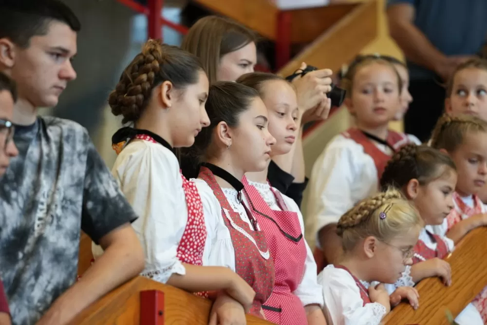 (FOTOGALERIJA) Dan koji će mještani Sikirevaca i okolnih mjesta dugo pamtiti: Položen kamen temeljac za gradnju nove školsko sportske dvorane