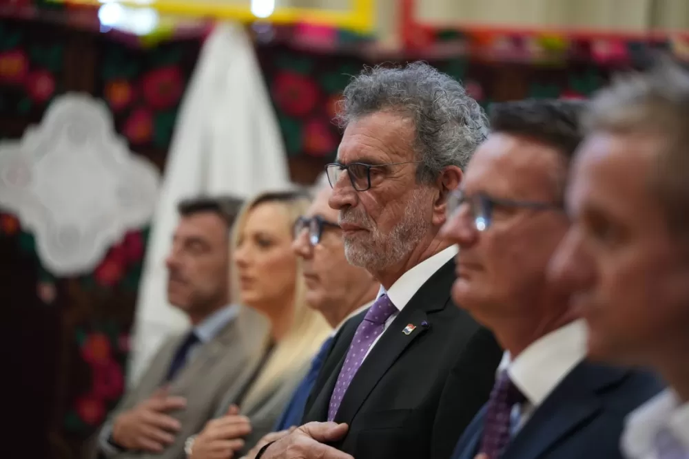 (FOTOGALERIJA) Dan koji će mještani Sikirevaca i okolnih mjesta dugo pamtiti: Položen kamen temeljac za gradnju nove školsko sportske dvorane