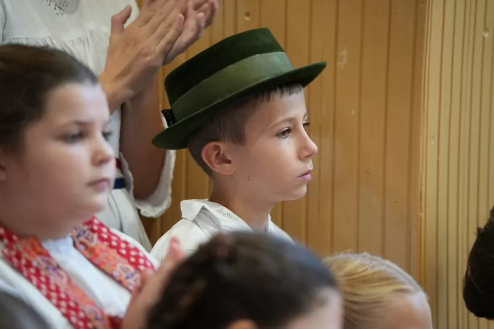 (FOTOGALERIJA) Dan koji će mještani Sikirevaca i okolnih mjesta dugo pamtiti: Položen kamen temeljac za gradnju nove školsko sportske dvorane