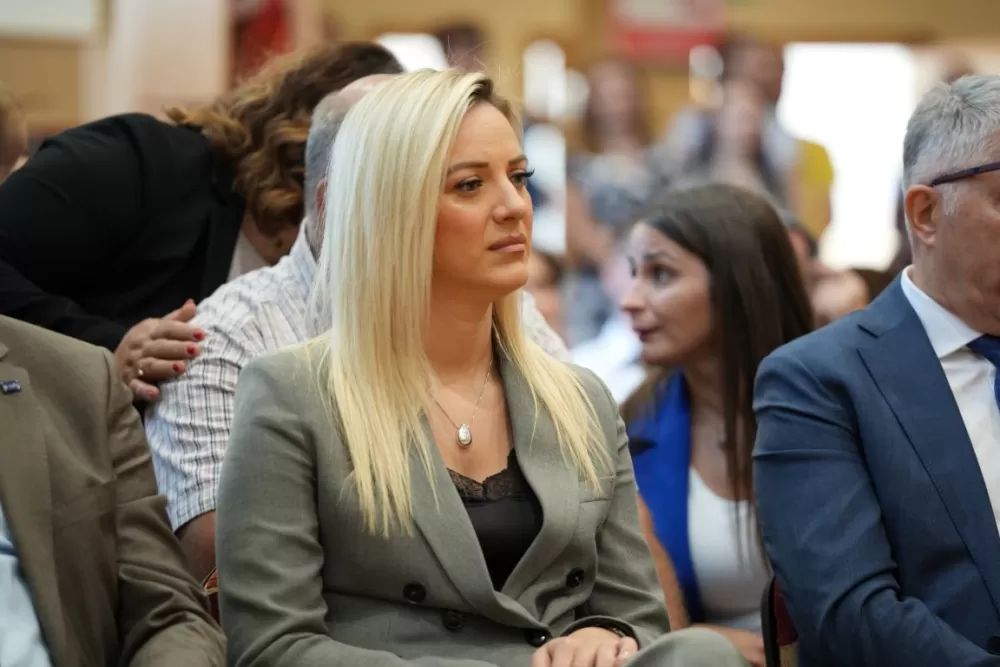 (FOTOGALERIJA) Dan koji će mještani Sikirevaca i okolnih mjesta dugo pamtiti: Položen kamen temeljac za gradnju nove školsko sportske dvorane