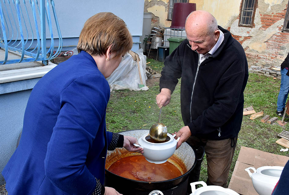 ODRŽANO TRADICIONALNO MARTINJE KOD OBITELJI TANDARA U KUTJEVU: Ovogodišnji kum Ivica Kovačević, poduzetnik iz Usore