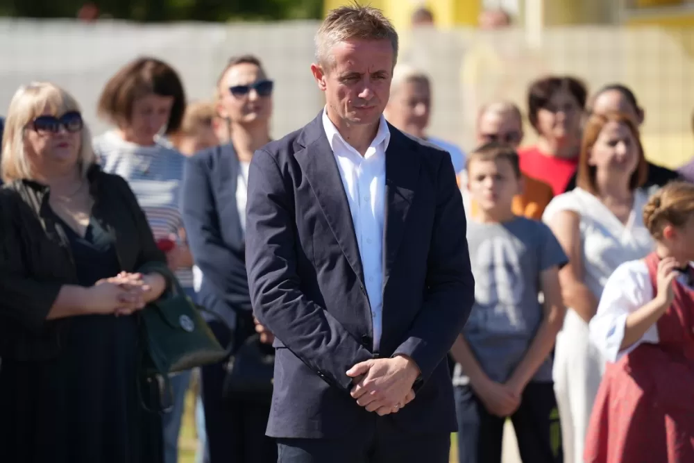 (FOTOGALERIJA) Dan koji će mještani Sikirevaca i okolnih mjesta dugo pamtiti: Položen kamen temeljac za gradnju nove školsko sportske dvorane