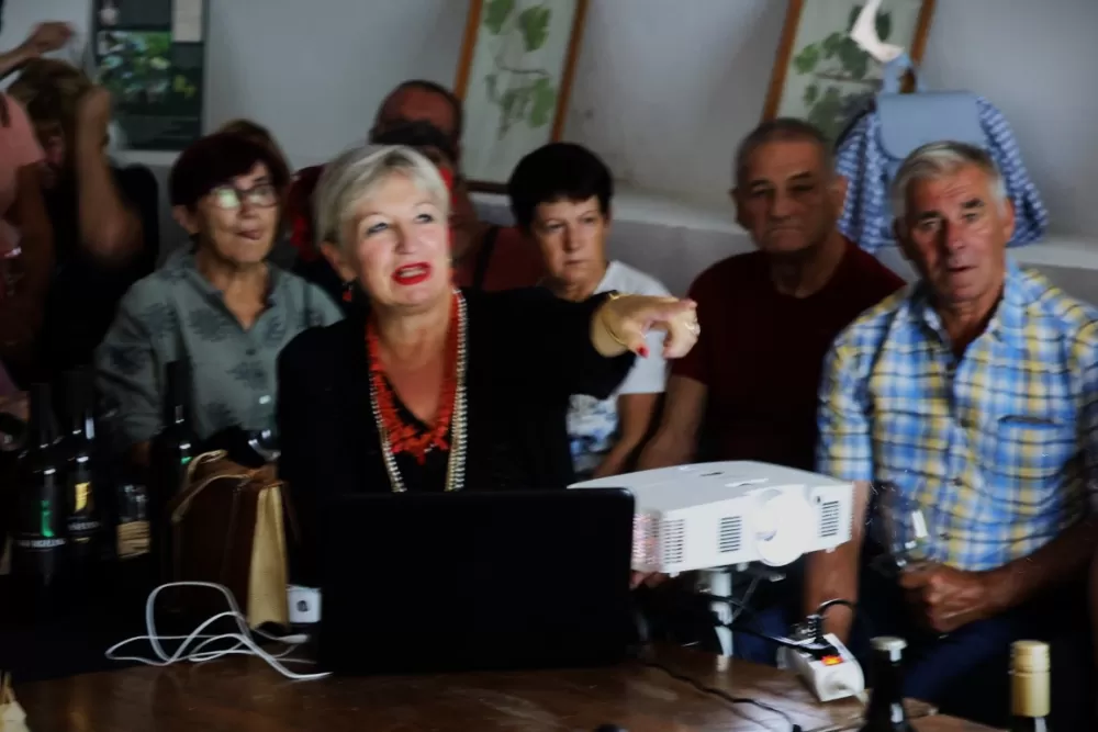 Slovenski planinari kušali vina požeških vinara
