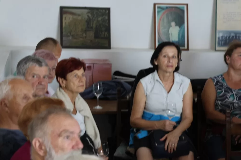 Slovenski planinari kušali vina požeških vinara