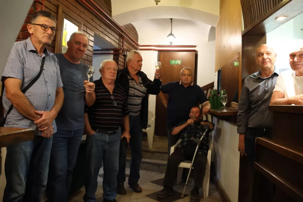 Slovenski planinari kušali vina požeških vinara