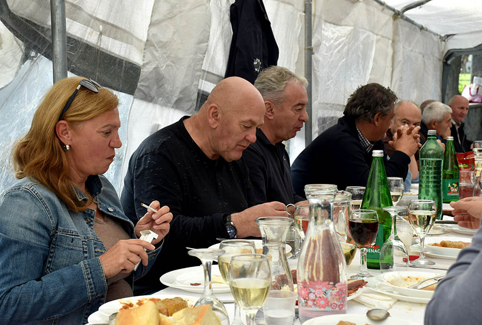 ODRŽANO TRADICIONALNO MARTINJE KOD OBITELJI TANDARA U KUTJEVU: Ovogodišnji kum Ivica Kovačević, poduzetnik iz Usore