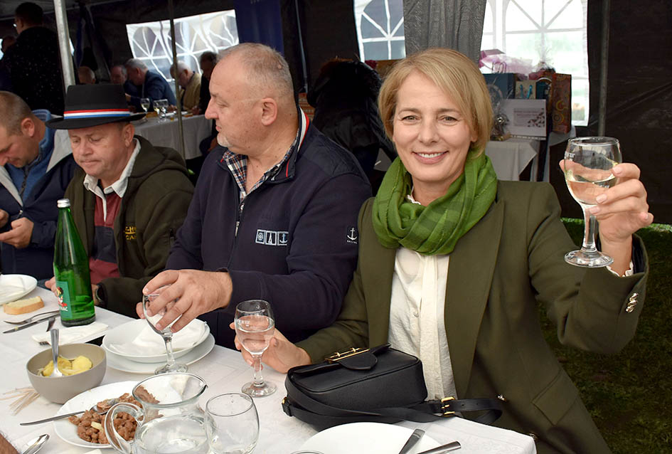 ODRŽANO TRADICIONALNO MARTINJE KOD OBITELJI TANDARA U KUTJEVU: Ovogodišnji kum Ivica Kovačević, poduzetnik iz Usore