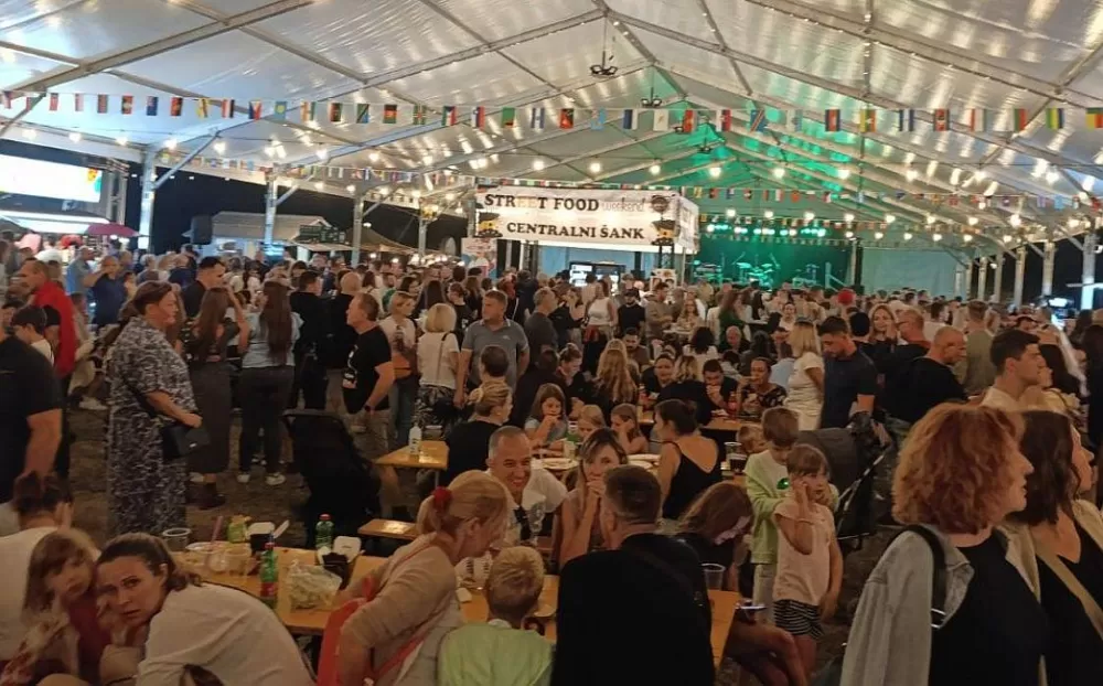 SB Online | Gužva u Tvrđavi Brod: počeo 2. Street Food vikend