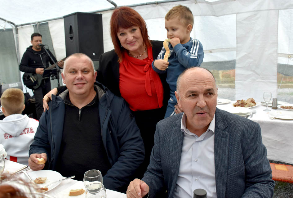 ODRŽANO TRADICIONALNO MARTINJE KOD OBITELJI TANDARA U KUTJEVU: Ovogodišnji kum Ivica Kovačević, poduzetnik iz Usore