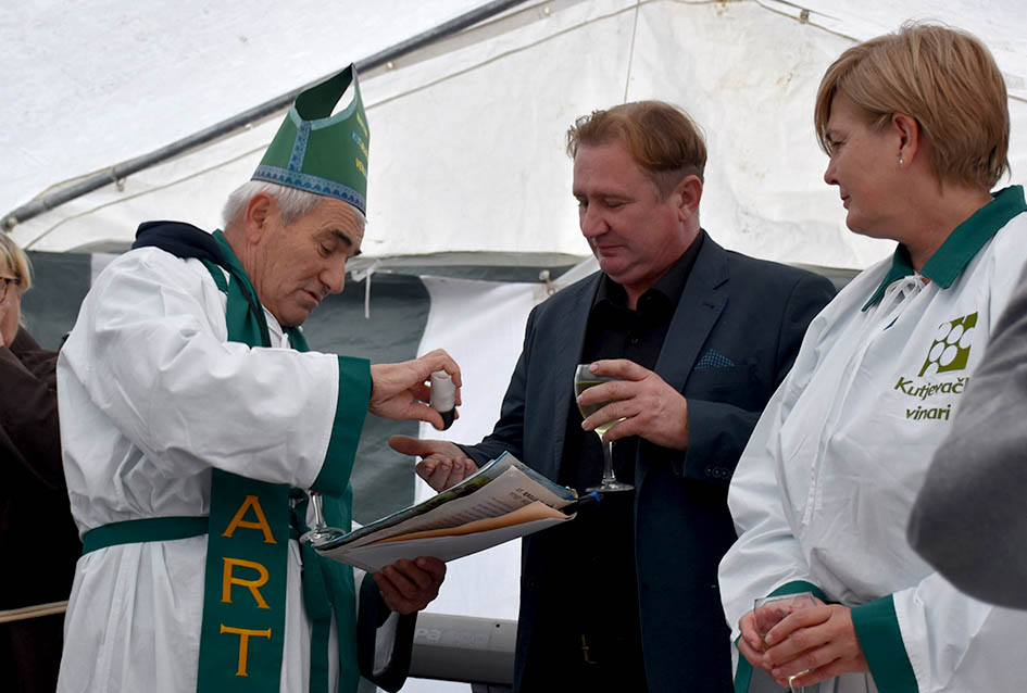 ODRŽANO TRADICIONALNO MARTINJE KOD OBITELJI TANDARA U KUTJEVU: Ovogodišnji kum Ivica Kovačević, poduzetnik iz Usore