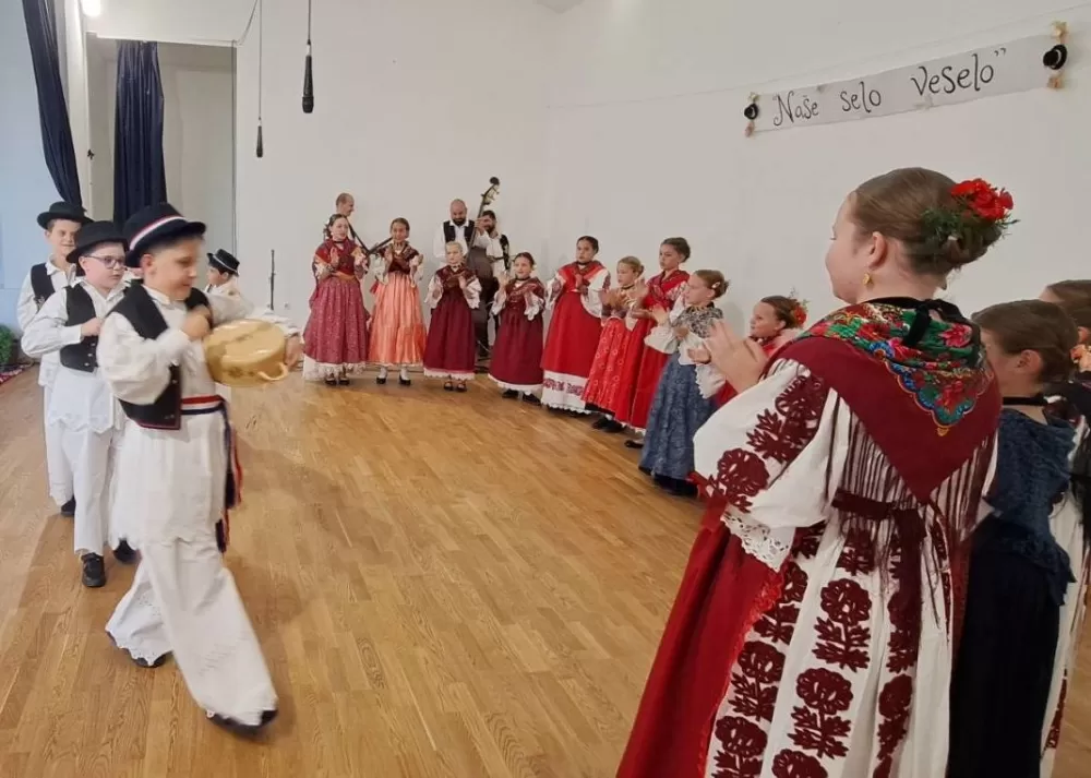 SB Online | NAŠE SELO VESELO - Odjeknula poruka iz Sibinja: ʼroditelji, dajte šansu folkloru za svoju djecu...ʼ