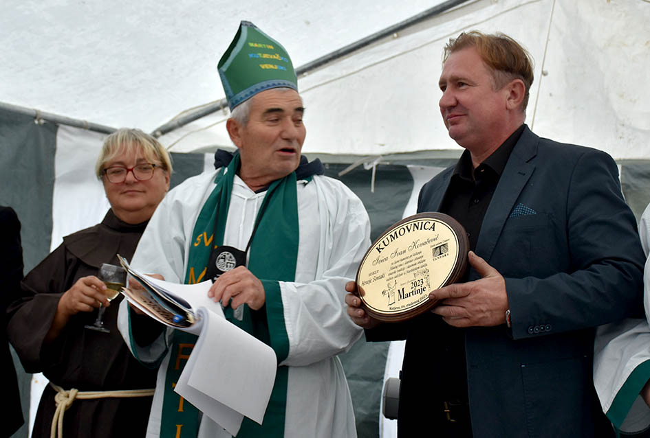 ODRŽANO TRADICIONALNO MARTINJE KOD OBITELJI TANDARA U KUTJEVU: Ovogodišnji kum Ivica Kovačević, poduzetnik iz Usore