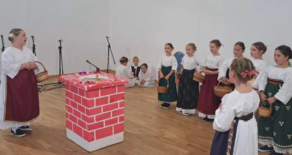 NAŠE SELO VESELO - Odjeknula poruka iz Sibinja: ʼroditelji, dajte šansu folkloru za svoju djecu...ʼ