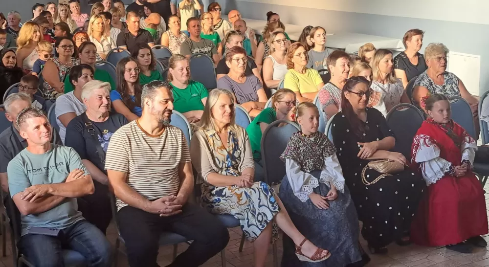 NAŠE SELO VESELO - Odjeknula poruka iz Sibinja: ʼroditelji, dajte šansu folkloru za svoju djecu...ʼ