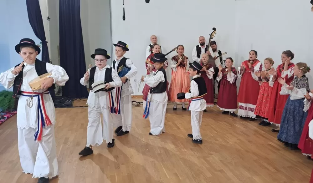 NAŠE SELO VESELO - Odjeknula poruka iz Sibinja: ʼroditelji, dajte šansu folkloru za svoju djecu...ʼ