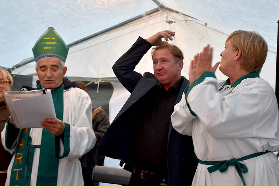 ODRŽANO TRADICIONALNO MARTINJE KOD OBITELJI TANDARA U KUTJEVU: Ovogodišnji kum Ivica Kovačević, poduzetnik iz Usore