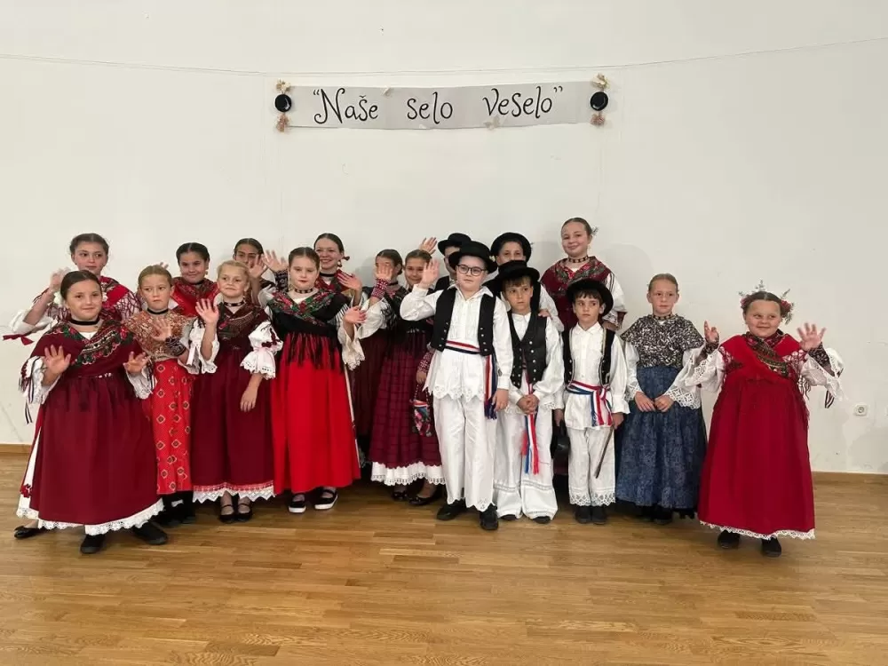 SB Online | Od malih nogu uče biti čuvari tradicije: Održana 3.dječja smotra u Sibinju