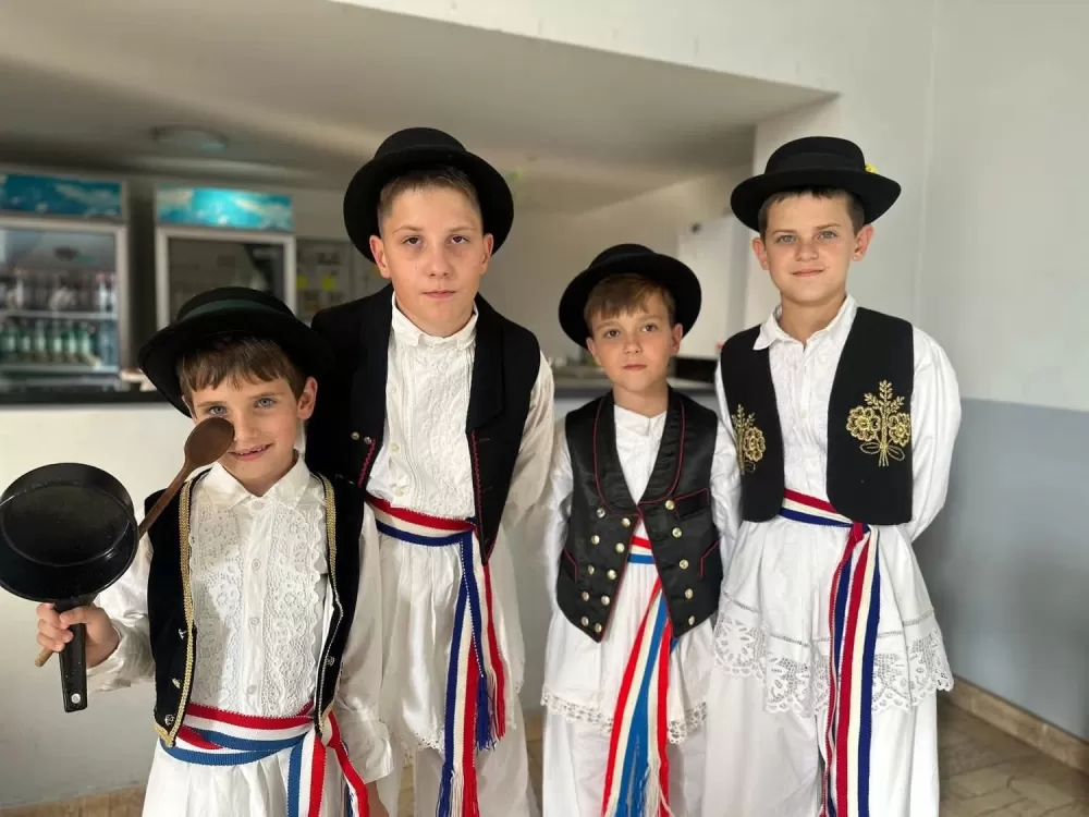 Od malih nogu uče biti čuvari tradicije: Održana 3.dječja smotra u Sibinju