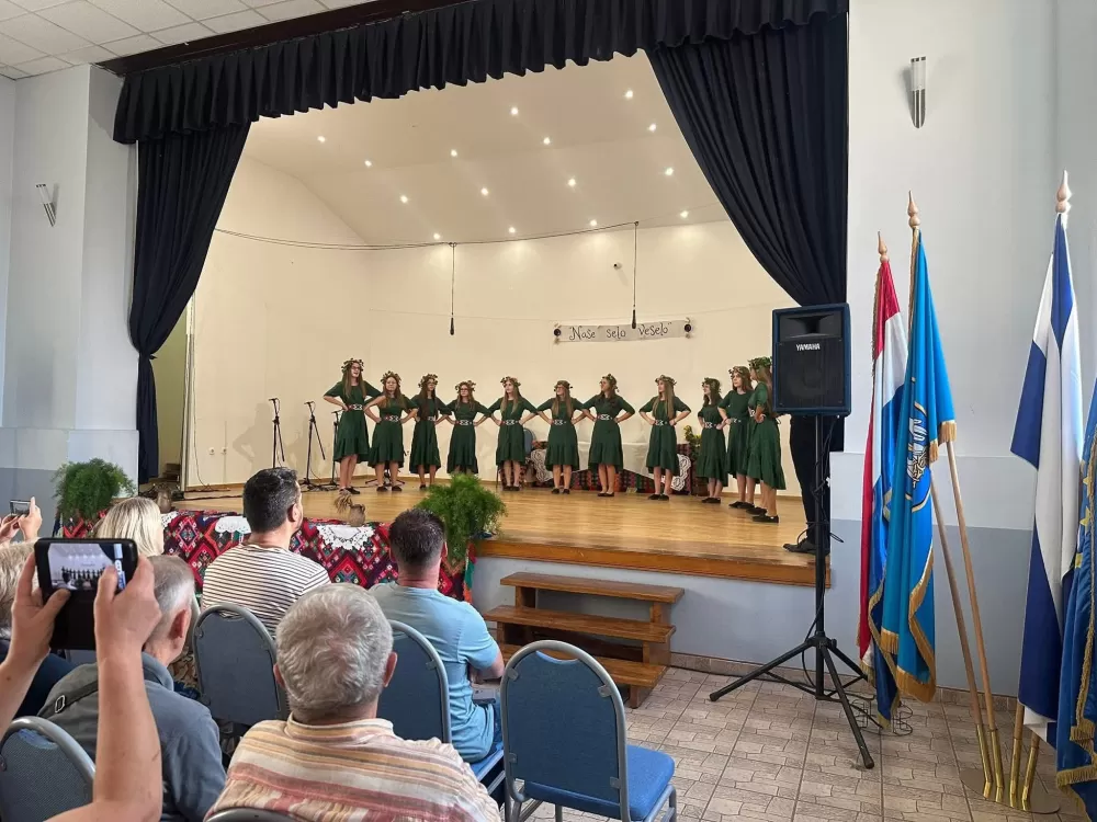 Od malih nogu uče biti čuvari tradicije: Održana 3.dječja smotra u Sibinju