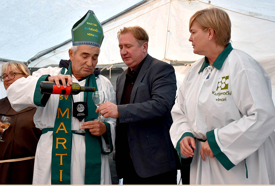 ODRŽANO TRADICIONALNO MARTINJE KOD OBITELJI TANDARA U KUTJEVU: Ovogodišnji kum Ivica Kovačević, poduzetnik iz Usore