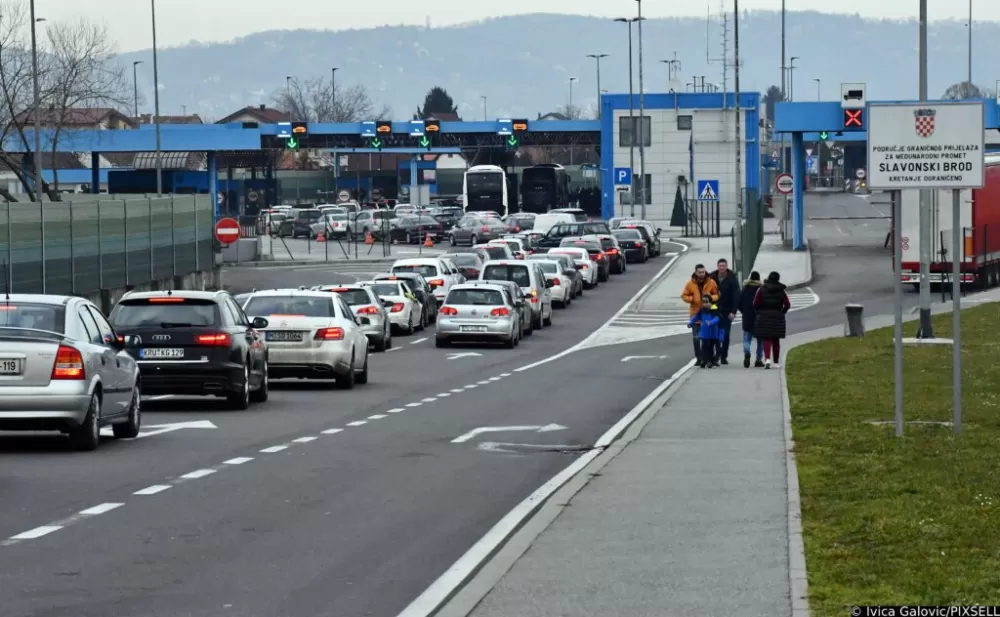 SB Online | Bosanskohercegovački vozač krivotvorio granične štambilje – otkriven na prijelazu u Slavonskom Brodu