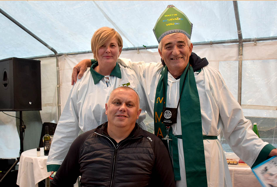 ODRŽANO TRADICIONALNO MARTINJE KOD OBITELJI TANDARA U KUTJEVU: Ovogodišnji kum Ivica Kovačević, poduzetnik iz Usore