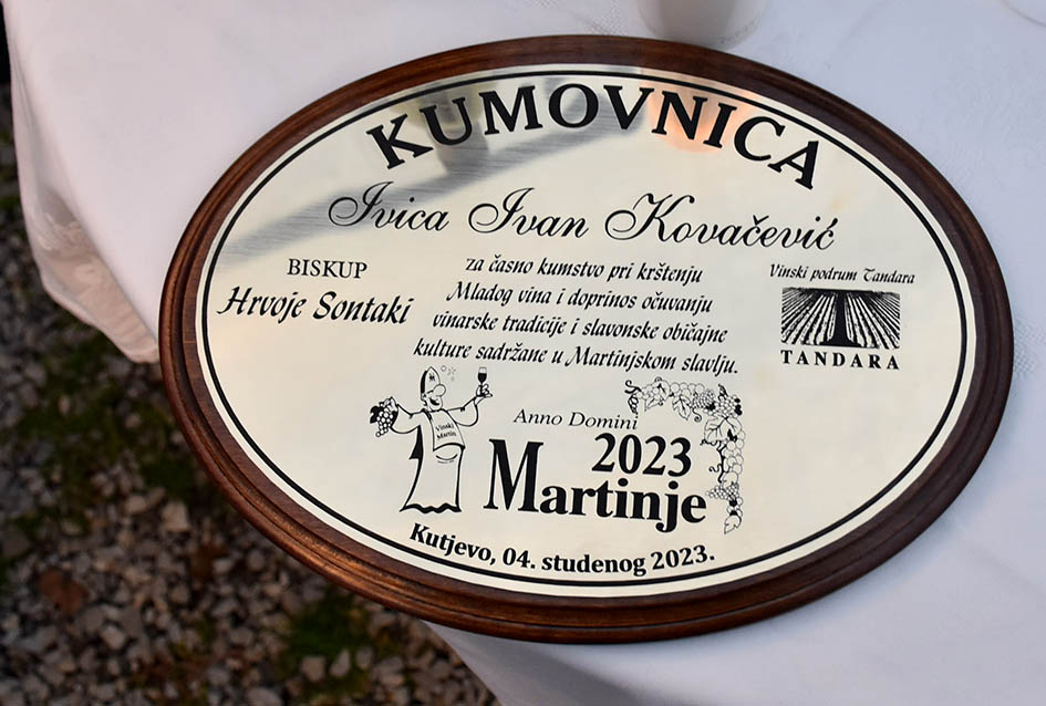 ODRŽANO TRADICIONALNO MARTINJE KOD OBITELJI TANDARA U KUTJEVU: Ovogodišnji kum Ivica Kovačević, poduzetnik iz Usore