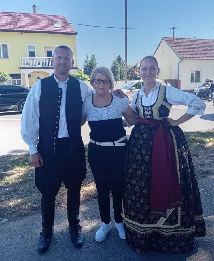 [FOTO] Pleternički umirovljenici prisustvovali  mimohodu na „Vinkovačkim jesenima“ te posjetili Đakovo-srce Slavonije 