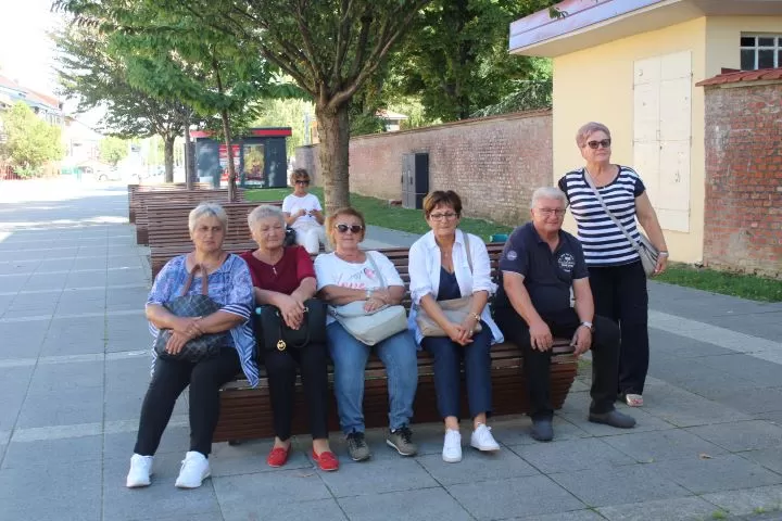 [FOTO] Pleternički umirovljenici prisustvovali  mimohodu na „Vinkovačkim jesenima“ te posjetili Đakovo-srce Slavonije 